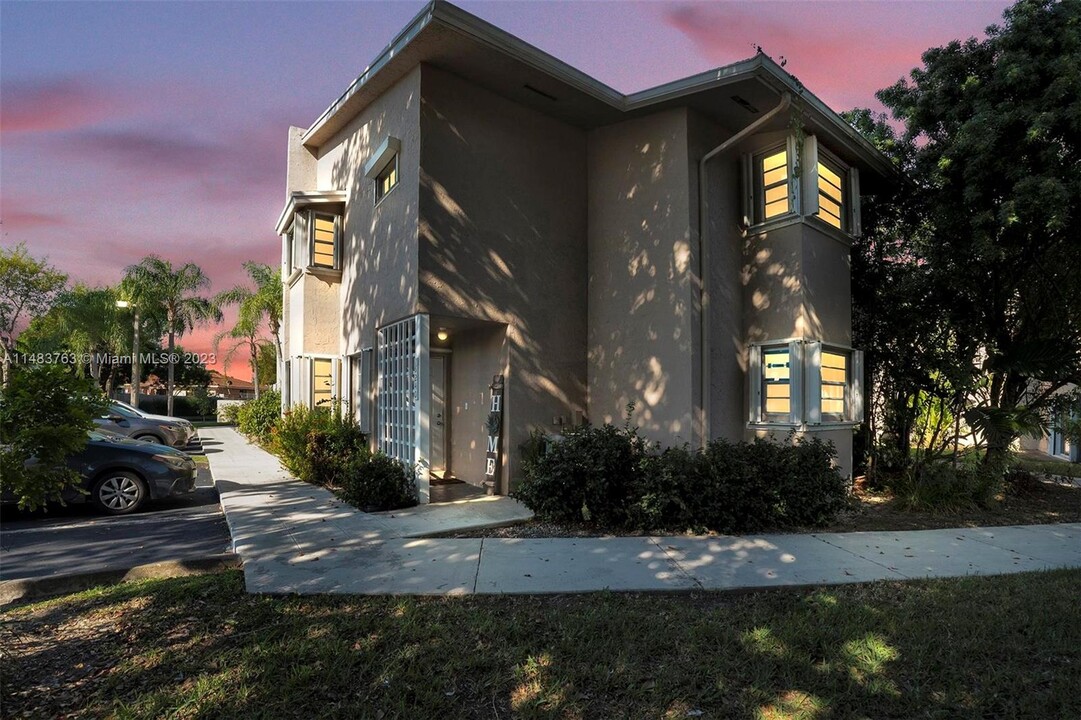 16240 SW 92nd Ave in Palmetto Bay, FL - Building Photo