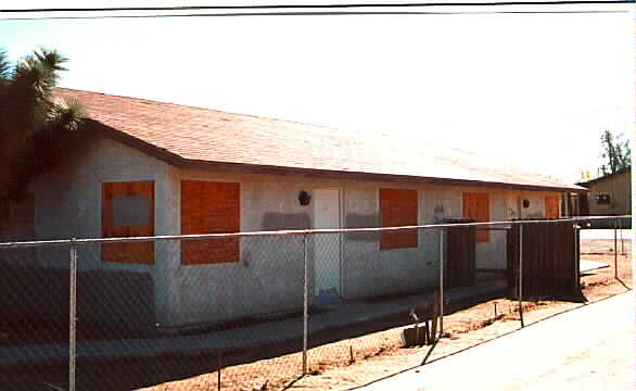 16503 Chestnut St in Hesperia, CA - Foto de edificio - Building Photo