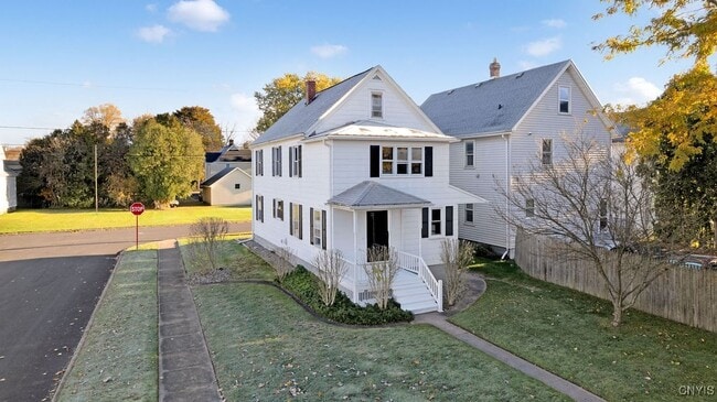 17 Walcott St in New York Mills, NY - Building Photo - Building Photo