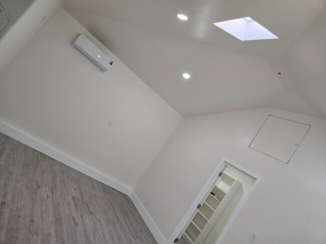 9090 Gardendale St in Bellflower, CA - Building Photo - Building Photo