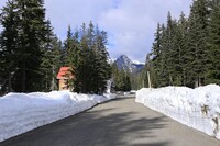 1151 Yellowstone Trail Rd in Snoqualmie Pass, WA - Foto de edificio - Building Photo