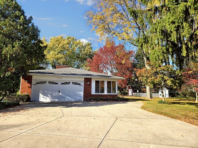 6179 Plainfield Ave in Kalamazoo, MI - Foto de edificio - Building Photo