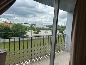 8801 W Flagler St in Miami, FL - Building Photo - Building Photo