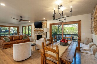 43620 Washburn Dr in Three Rivers, CA - Building Photo - Building Photo