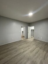 1104 Grove St, Unit 2 in Irvington, NJ - Foto de edificio - Building Photo