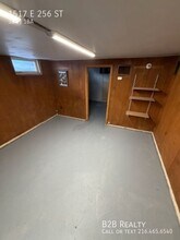 1517 E 256th St in Euclid, OH - Building Photo - Building Photo