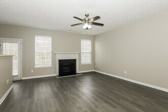 6846 Lakefield Forrest Dr in Riverdale, GA - Building Photo - Building Photo