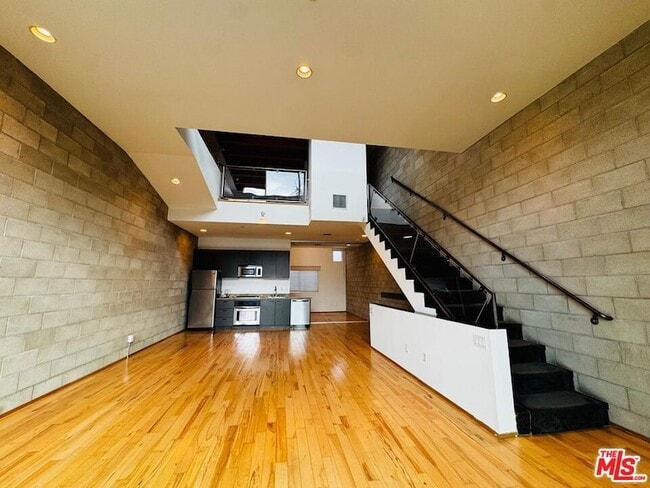 717 Highland Ave in Los Angeles, CA - Building Photo - Building Photo