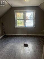 6391 McLeod Rd in Niagara Falls, ON - Building Photo