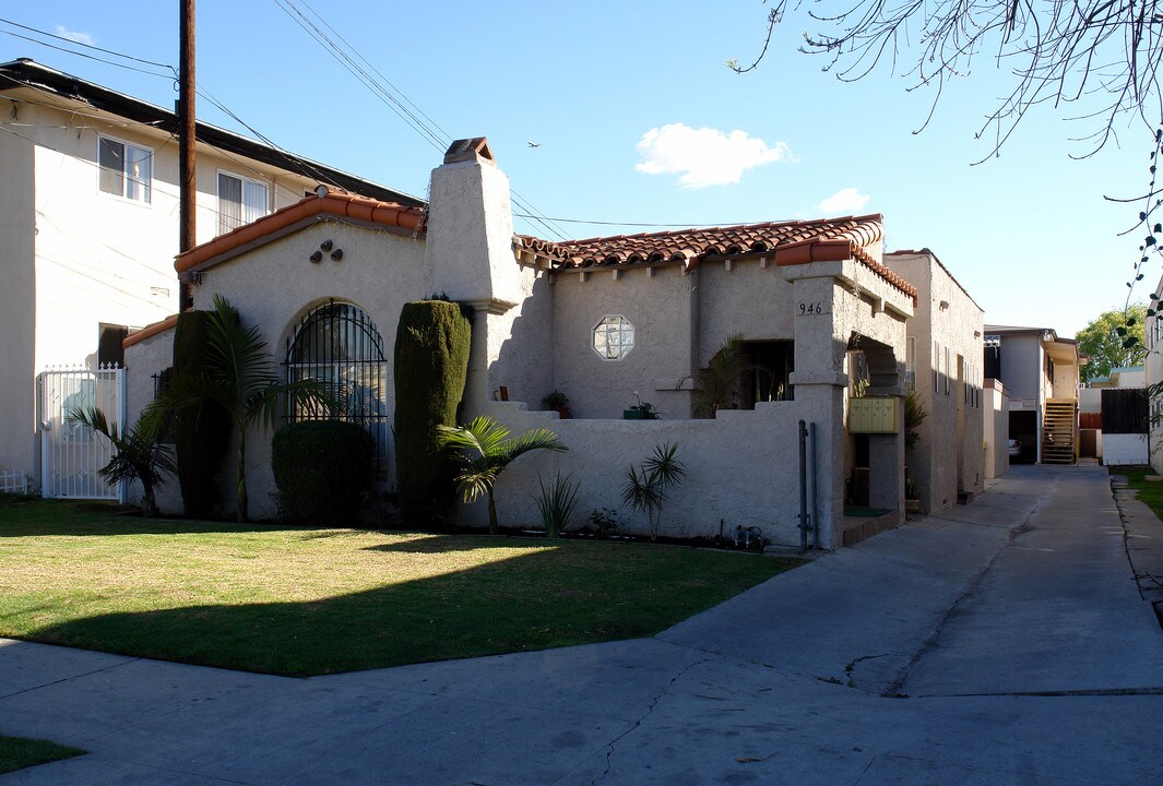 946 Larch St in Inglewood, CA - Building Photo