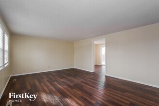 728 Jackson Ave in Carpentersville, IL - Building Photo - Building Photo