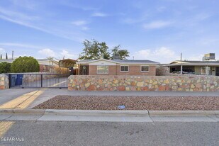 4873 Mcgregor Dr in El Paso, TX - Building Photo