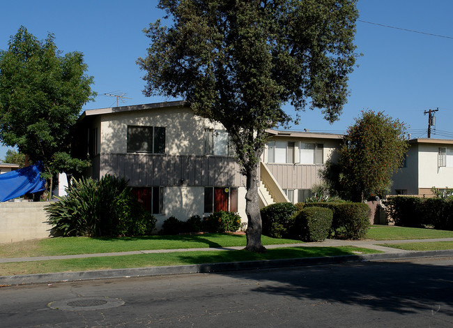 2616 S Rosewood Ave in Santa Ana, CA - Building Photo - Building Photo