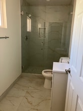 840 N Clementine St, Unit B in Anaheim, CA - Building Photo - Building Photo