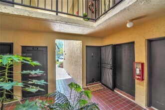 13720 SW 90th Ave in Miami, FL - Building Photo - Building Photo