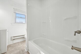 201 E Chestnut St-Unit -Unit 3 in Coatesville, PA - Foto de edificio - Building Photo