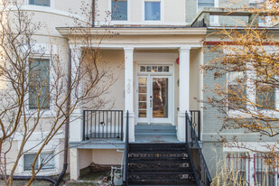 700 Quincy St NW in Washington, DC - Foto de edificio - Building Photo