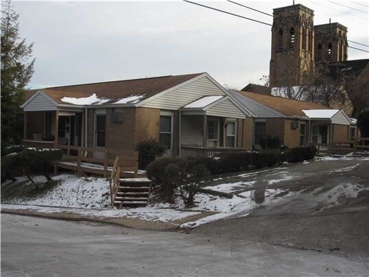 Cottage Park Apartments in Duquesne, PA - Foto de edificio - Building Photo