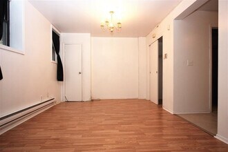 228 Christopher Columbus Dr in Jersey City, NJ - Building Photo - Building Photo