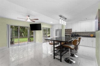 8137 Lagos De Campo Blvd in Tamarac, FL - Building Photo - Building Photo