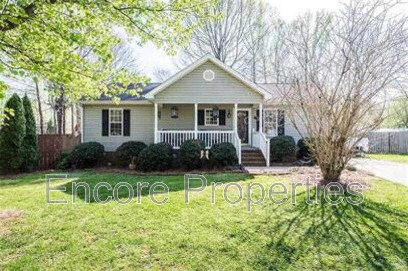 209 Edward Ct in Mebane, NC - Foto de edificio