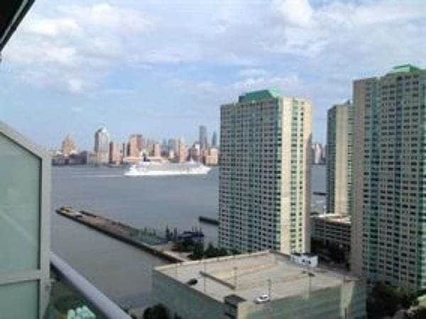 20 Newport Pkwy, Unit 5108-B in Jersey City, NJ - Building Photo - Building Photo