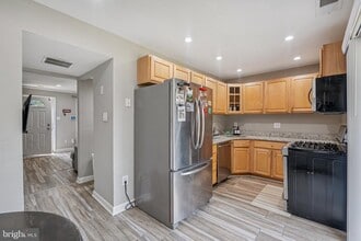13274 Poener Pl in Herndon, VA - Building Photo - Building Photo