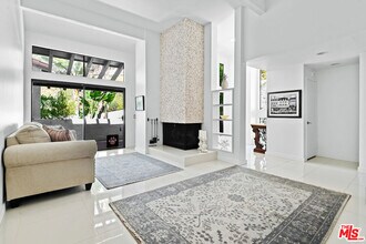 1671 Michael Ln in Los Angeles, CA - Building Photo - Building Photo