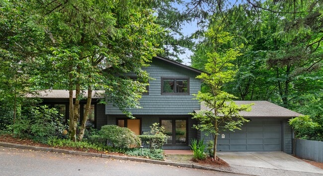 property at 4916 SW Fairhaven Ln