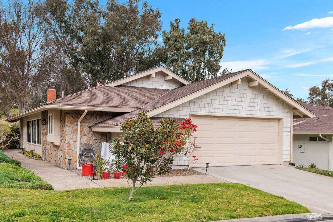 1641 La Verde Dr in San Marcos, CA - Building Photo