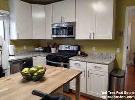 19 Edward T Sullivan Rd, Unit 1 in Cambridge, MA - Building Photo