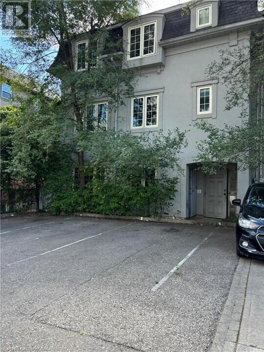 124 King St N in Waterloo, ON - Building Photo
