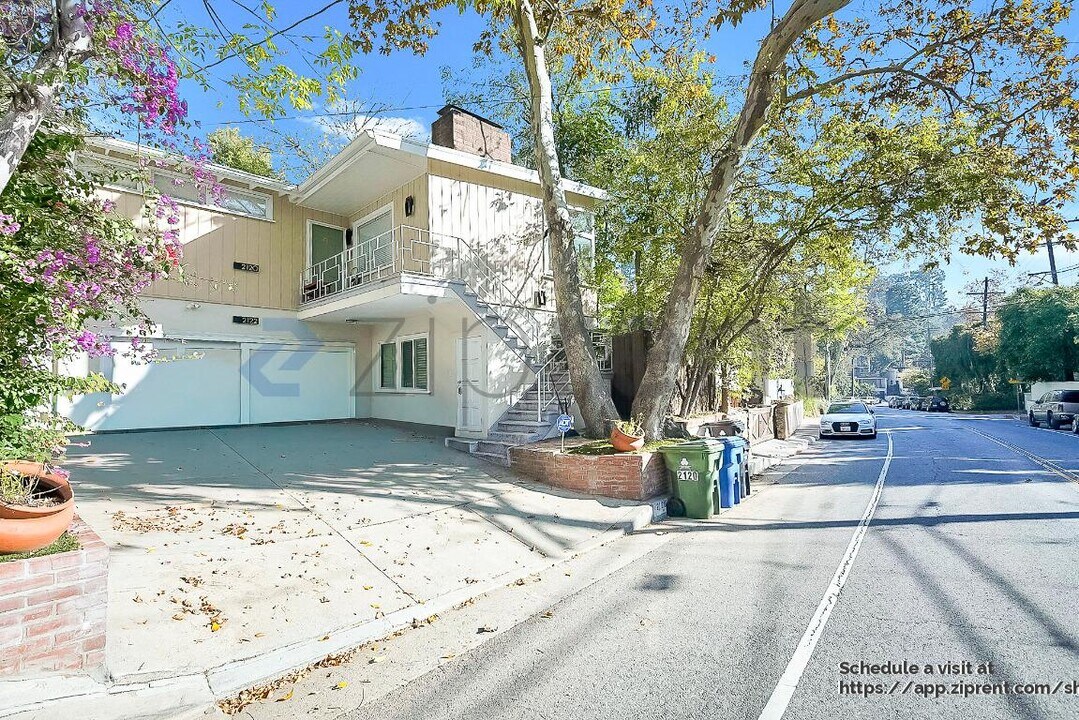 2122 N Beverly Glen Blvd in Los Angeles, CA - Building Photo