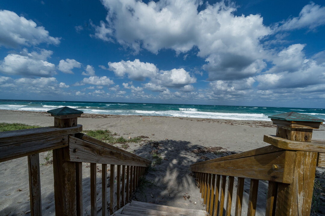 250 S Beach Rd in Jupiter, FL - Building Photo