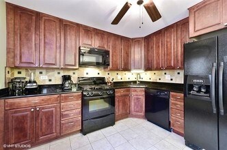 6921 N Ashland Ave-Unit -1C in Chicago, IL - Building Photo - Building Photo