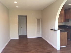 mat21 in Los Angeles, CA - Building Photo - Interior Photo