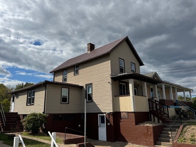 1925 Highland Ave in Greensburg, PA - Building Photo