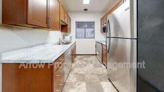 203 E Arbor Ave in Bismarck, ND - Building Photo