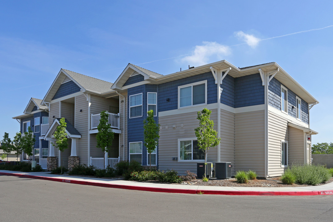 The Aspens in Tulare, CA - Building Photo