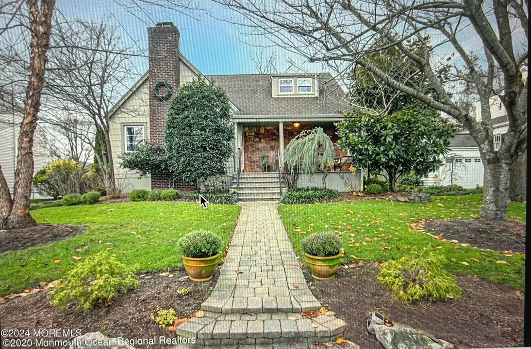 240 Oakhurst Rd in Ocean Township, NJ - Building Photo