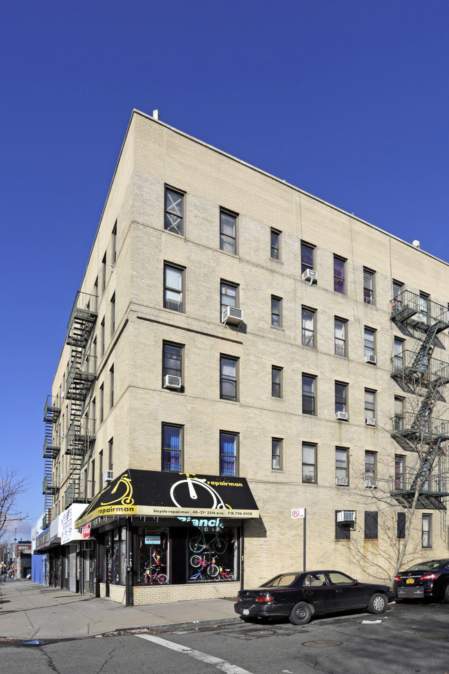 4013-4021 35th Ave in Long Island City, NY - Building Photo - Building Photo