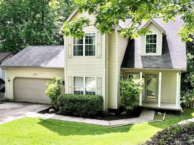 911 Old Hickory Ln