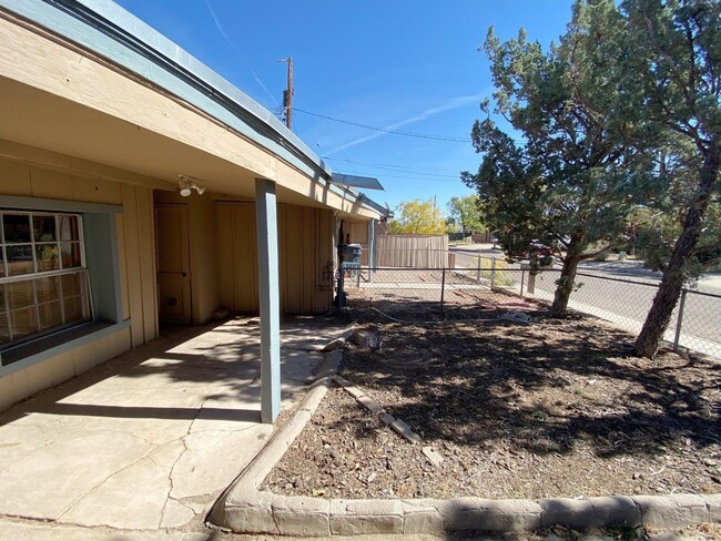 611 Woodland Ave NW in Albuquerque, NM - Building Photo - Building Photo
