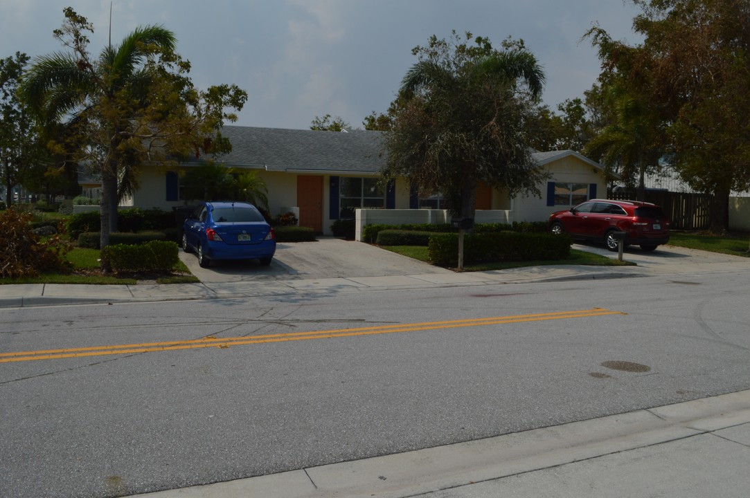 FourPlex Apartment Building in Delray Beach, FL - Building Photo