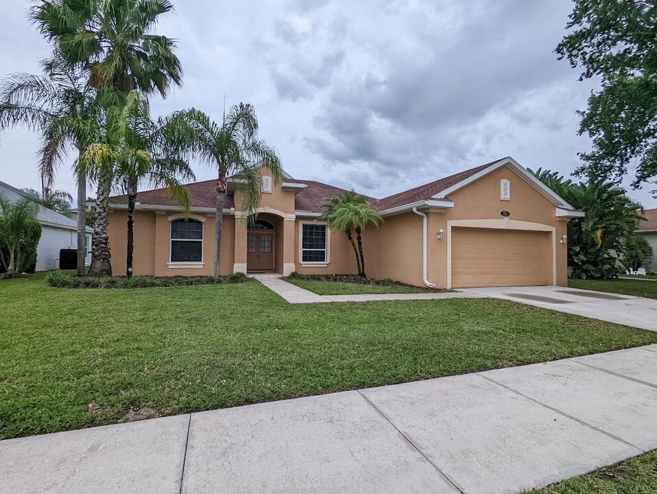 198 Burnt Pine Dr in Naples, FL - Building Photo