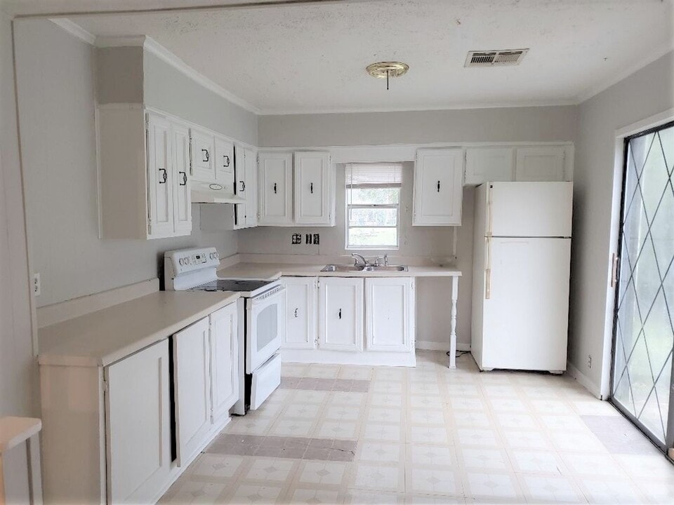 1231 Waller Ave in Bossier City, LA - Building Photo