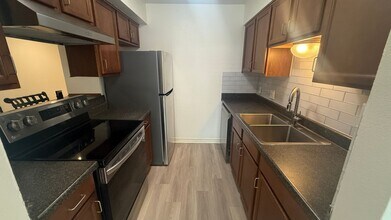 500 E Riverside Dr in Austin, TX - Building Photo - Building Photo