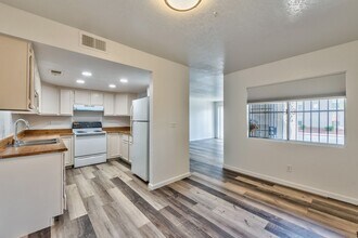 3790 Shirebrook Dr in Las Vegas, NV - Building Photo - Building Photo