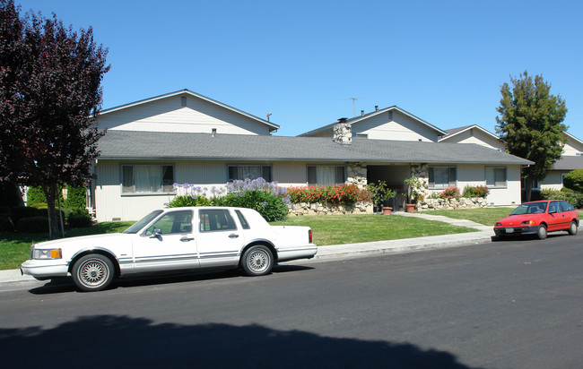 880-884 Burbank Dr in Santa Clara, CA - Building Photo - Building Photo