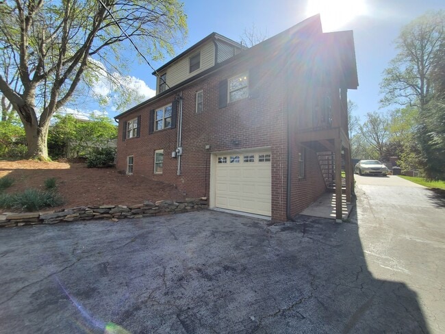 320 Kingston Ct SW in Knoxville, TN - Building Photo - Building Photo